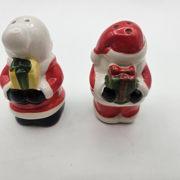 Vintage Mr and Mrs Claus salt and pepper shakers - Picture 3 of 8